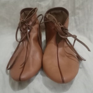 Viking Turnshoes – 9th-10th Century Hedeby Shoes | One-Piece Leather Reenactment Shoes with Sole for LARP, SCA, and Medieval Costume