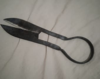 Forbici medievali forgiate a mano, stile vichingo, strumento da taglio in ferro antico fatto a mano