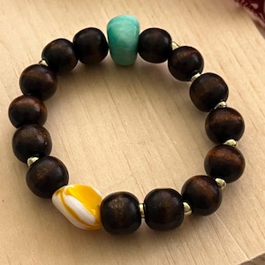 Handmade Wood Beaded Stretch Bracelet: Boho Chic Jewelry