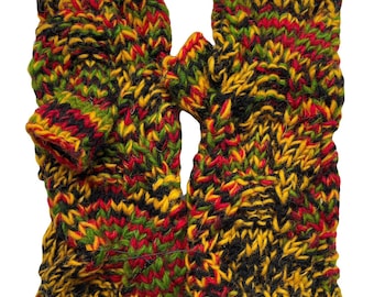 Puede incluir: Un par de guantes sin dedos en un colorido patrón de punto de rojo, amarillo, verde y negro.