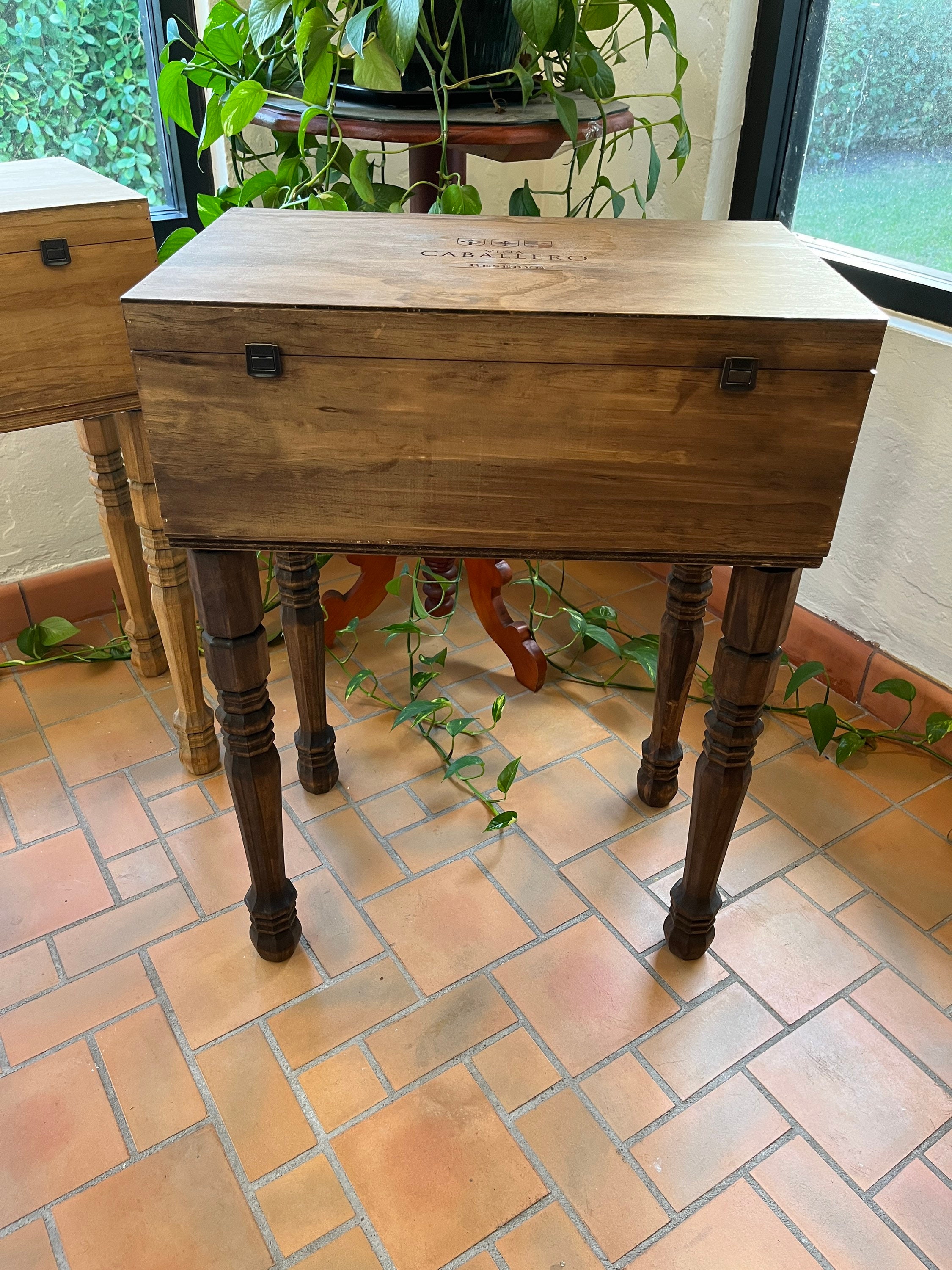 Wine crate 2024 coffee table