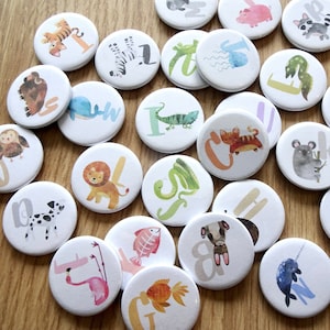 Badges animaux, Badges alphabet, Badges boutons 25 mm, Badges boutons, Badges enfants, Badges scolaires, Badges nominatifs, Badges mignons, Cadeaux pour sacs de fête