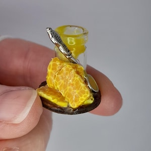 Miniature Food Tudor Honey Jar – Realistic Handmade Dollhouse 12th Scale