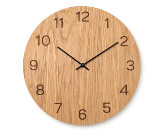 Horloge murale moderne en bois de chêne 30 cm - Chiffres gravés