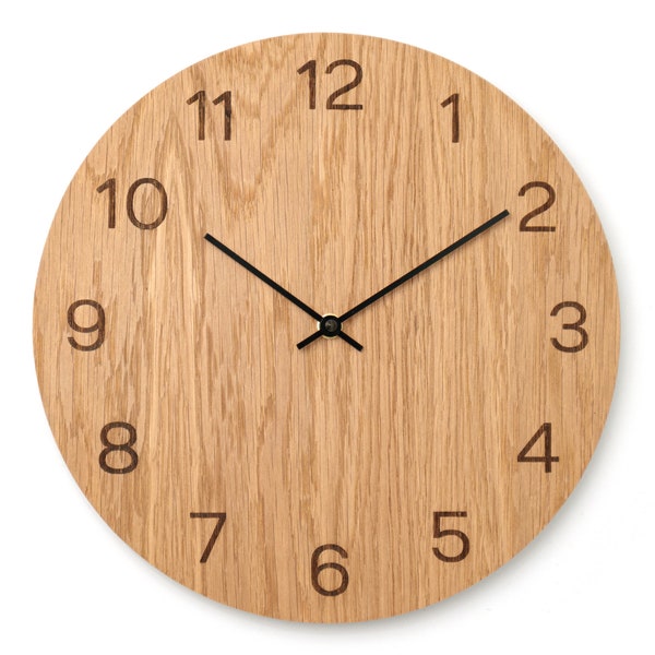 Horloge murale moderne en bois de chêne 30 cm - Chiffres gravés