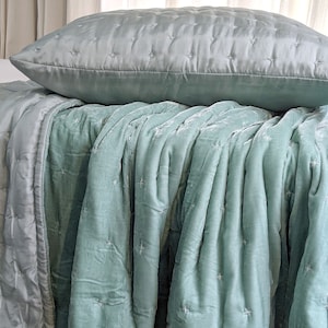 Mint green Silk velvet throw, Natural Silk Velvet Quilted Blanket,Soft Duvet, Quilted Bedspread, Hand-stitched Throw,  bed runner