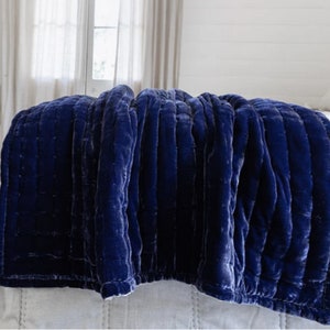 Blue Silk velvet throw, Natural Silk Velvet Quilted Blanket,Soft Duvet, Quilted Bedspread, Hand-stitched Throw, throw linen, bed runner
