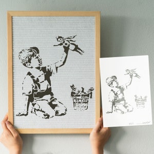 Schablone BANKSY - Real Heroes (B127), DIN A7 A6 A5 A4 A3 A2. Junge mit Krankenschwester Puppe Actionfigur. 4 DIY, Wallart, Kunst, Geschenk