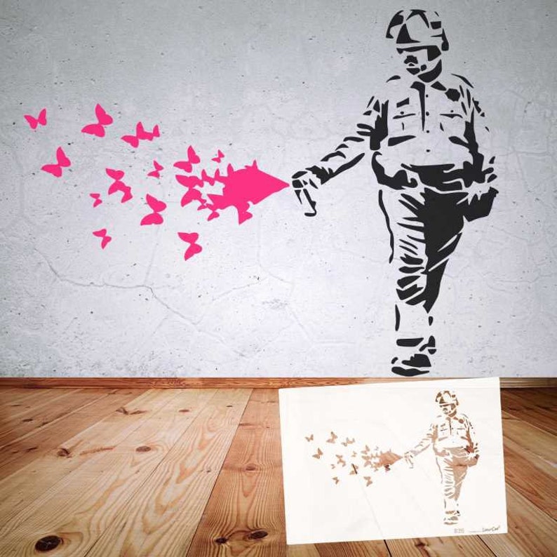 Schablone BANKSY Streetart große Motivauswahl B30-B36 DIN A7 / A6 / A5 / A4 / A3 / A2 Stencil Wallart Airbrush DIY, Vorlage Muster B35 Cop Spraying