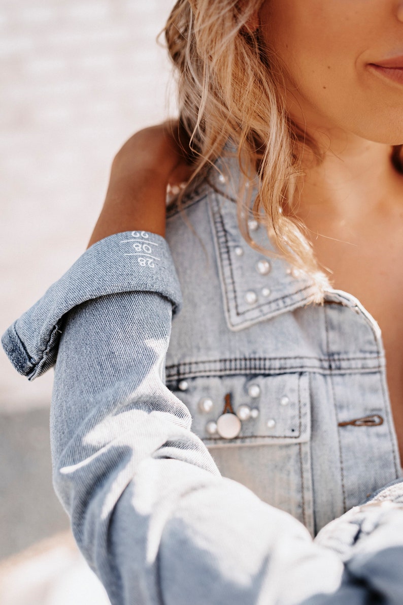 Veste en jean personnalisable avec délavage clair image 4