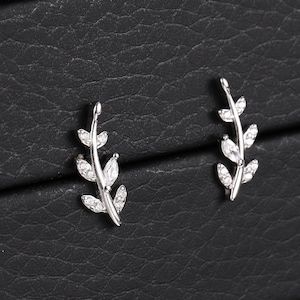 Boucles d'oreilles en feuille d'argent avec cristaux CZ scintillants, petits clous en Cz, boucles d'oreilles minimalistes en forme de feuilles d'olivier, cadeau de Noël pour la fête des mères