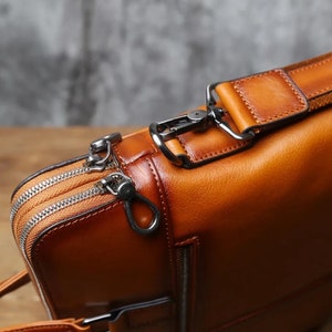 High-Quality Leather Briefcase for Men Stylish Companion for the Discerning Professional Bild 4