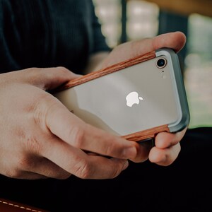 Luxus Handyhülle aus Holz & Aluminium exklusiv für iPhone Bild 8