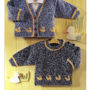 Sweter dziecięcy DUCK z guzikami na ramionach, kardigan z dekoltem w serek - wcześniak, 0-3, 3-6, 6-12 M, 1-2, 3-4 lata - Wzór na robótkę w stylu vintage - Tylko plik PDF