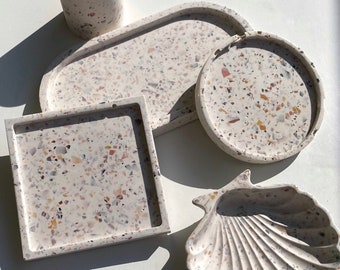 Untersetzer, Tablett, Terrazzo, Dekoschale, Schmuckschale, Tray, Coaster, oval, länglich, Terrazzo, Beton, J3smonite, homedeko, ojoydesign