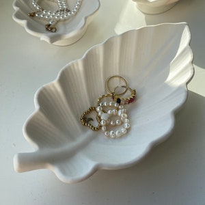 Jewelry bowl, leaf, leaf shape, Jesmonite, decorative bowl, jewelry storage, Christmas gift, home decoration, Ojoydesign