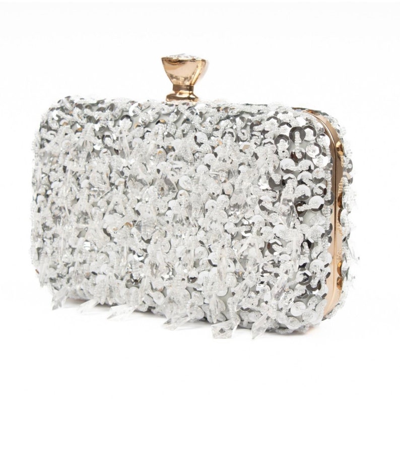 String beads clutch bag. image 4