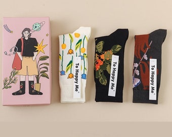 4 Paar Kunstdruck Socken. Gleiche Farbe wie oben abgebildet und Einheitsgröße. Sowie sie in einer Geschenkbox geliefert wird.