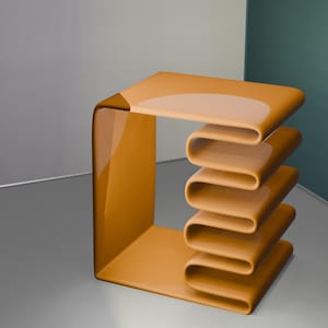 Może przedstawiać: Nowoczesna, pomarańczowa półka wielowarstwowa o zakrzywionym designie. Półki są ułożone jedna na drugiej, tworząc unikalny i stylowy wygląd.