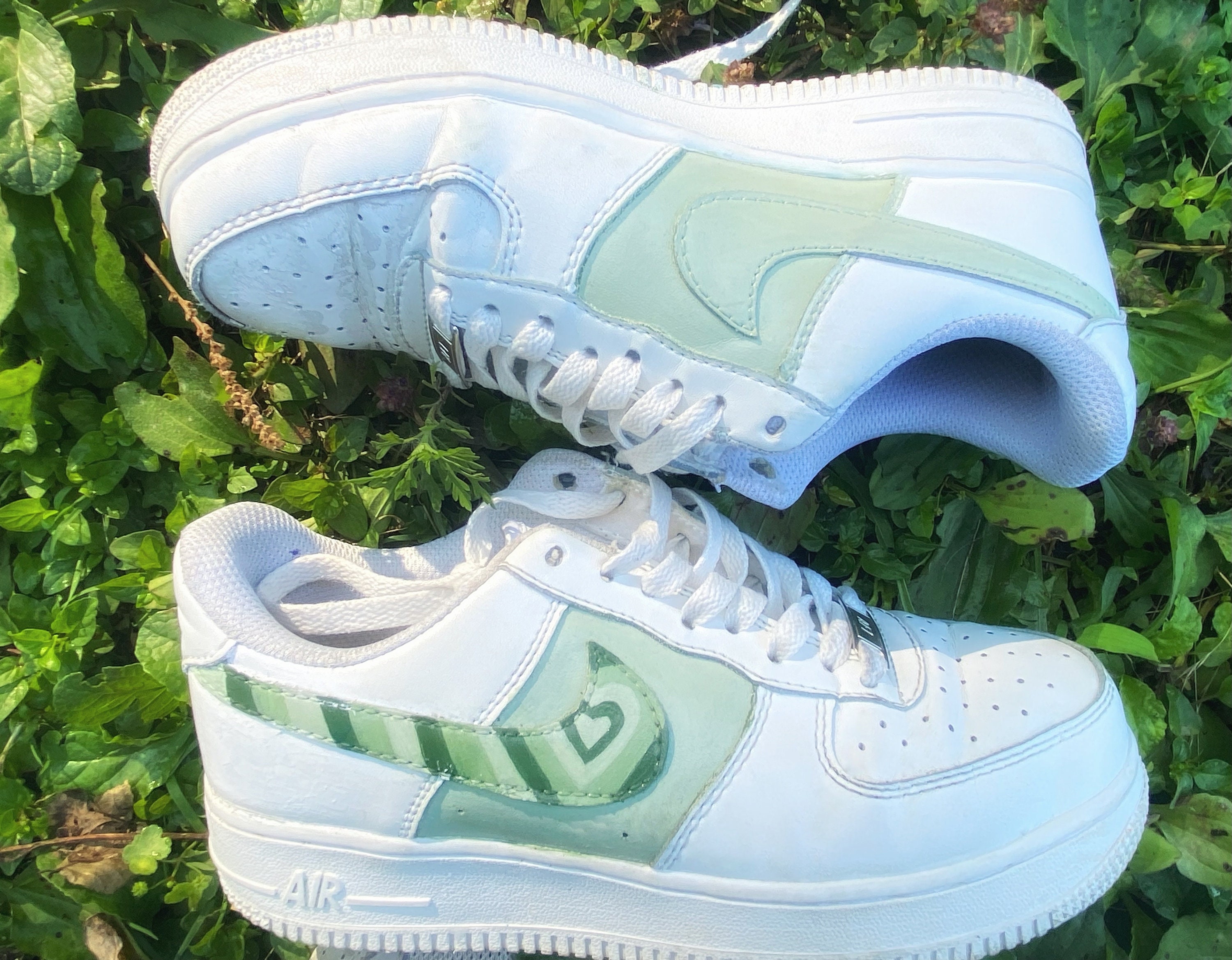 Zapatillas Nike Air Force 1 personalizadas con corazón verde violeta: zapatillas Nike Air Force 1 personalizadas, zapatillas Nike Air Force 1 personal