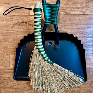 Handbroom and dust pan (green)