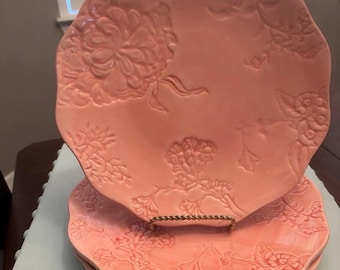 Colección de hortensias Edie Rose Home de Rachel Bilson, plato rosa esculpido de 9 pulgadas (3 unidades)