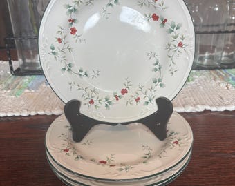 Pfaltzgraff Winterberry Christmas Holly Berry dessert salad plate 8” 4 plates