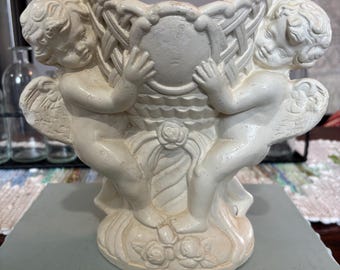 Vaso o fioriera in gesso con cherubini alati romani ornati, angeli pesanti