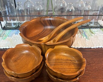 Juego de servir ensalada de madera de Monkey Pod estilo vintage, incluye tazón grande, utensilios y tazones.
