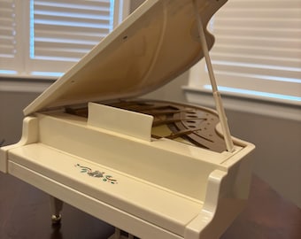 Vintage Chain Fong Baby Grand suona melodie natalizie Carillon pianoforte raro FUNZIONANTE Carillon da collezione Decorazione natalizia G6