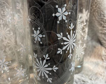 Vasos para bebidas navideñas con diseño de copos de nieve de Royal Norfolk (7 en total)