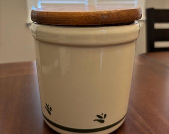 Recipiente de cerámica con forma de flor verde y tapa de madera de FP Friendship Pottery USA