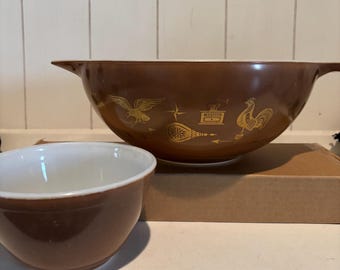Pyrex Early American Cinderella large mixing Bowl Brown Gold Spout Handle Vintage set