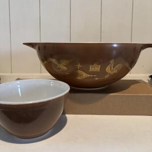 Pyrex Cinderella große Rührschüssel Braun Gold Auslauf Griff Vintage Set