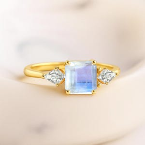 Rainbow White Moonstone Statement Gold Ring, AAA Moonstone Gemstone Ring for Her, June Birthstone Gold Ring, Moonstone Statement Jewelry