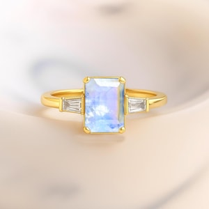 White Rainbow Moonstone Statement Ring, Natural Moonstone Gemstone Gold Ring, June Birthstone Gold Ring, Moonstone Statements Jewelry Gift