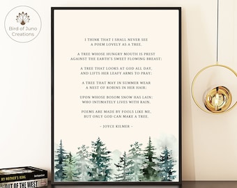 Può includere: Una stampa d'arte stampabile con uno sfondo ad acquerello di alberi verdi e una poesia sugli alberi di Joyce Kilmer. La poesia recita: "Credo che non vedrò mai una poesia bella come un albero. Un albero la cui bocca affamata è premuta contro il dolce seno che scorre della terra: Un albero che guarda Dio tutto il giorno, e alza le sue braccia frondose per pregare: Un albero che può indossare in estate un nido di pettirossi nei suoi capelli: Sul cui seno la neve ha giaciuto: Che vive intimamente con la pioggia. Le poesie sono fatte da folli come me, ma solo Dio può fare un albero. - Joyce Kilmer -"