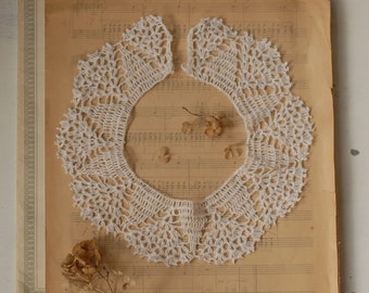 Antique French detachable lace collar, late 1800s, Edwardian hand-crocheted collar
