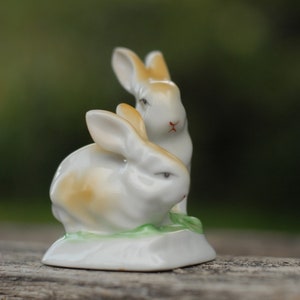 Bunny figurine, rabbit figurine, European vintage ceramic statuette, collectible Hungarian porcelain figurine from the 1980s
