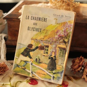 La Chaumière aux Glycines by Gérard de Sèvres, antique French paperback novel from 1955