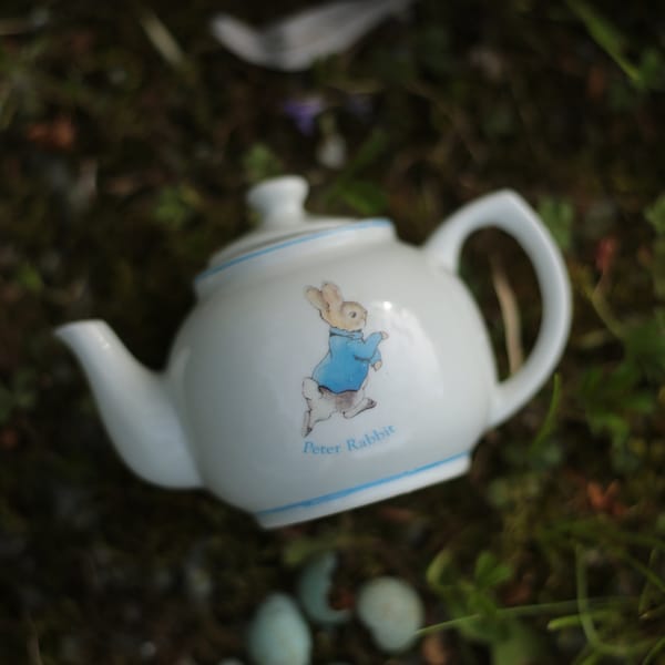 Kleine theepot Beatrix Potter, Peter Rabbit, vintage verzamelbare theepot voor kinderen, kinderkamer decor, poppenhuis