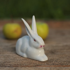 Bunny figurine, rabbit figurine, European vintage ceramic statuette, collectible Hungarian porcelain figurine from the 1980s, white rabbit