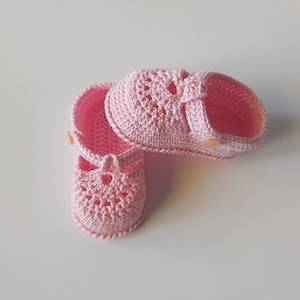 Sandals for baby from 3 to 6 months handmade with cotton thread. Baby sandals for baptism. Baby shower gift