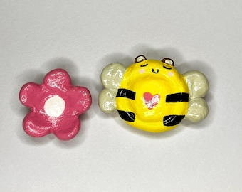 Pack de 2 Worry Stones Abeja y Flor | Piedra de la Calma de Arcilla | Regalo para Ansiedad, Apoyo Salud Mental, Amuleto Hecho a Mano OOAK