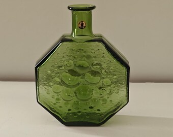 Riihimäen Lasi grüne Markenvase, Designerin Nanny Still, Modell Stella Polaris