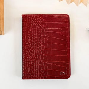 Crocodile Print in Green Vegan Leather Kindle Case, Kindle Cover For 2024 kindle 11th Gen Kindle Paperwhite 12th Gen, Stamping Kindle Cases