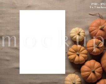 Mockup voor herfstkaarten van 5 x 7 | Mockup Halloween-pompoenkaart | Mockup Halloween-feestuitnodiging