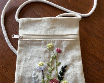 Lazy Daisy Pouch