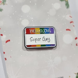 Pride ""Hello I'm supergay"" Pin, LGBTQ+ Revers Emaille Pin Abzeichen, süße Brosche tolles Selbstliebe Geschenk für Lehrer, Regenbogen Design."