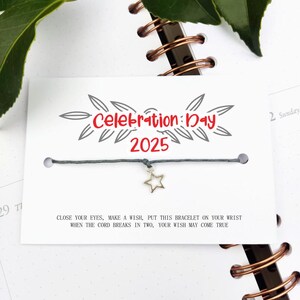 Día de celebración 2025, egresados de clase 2025 Egresados de la escuela, Tarjeta de pulsera de deseos, Regalo para alumnos estudiantes Universidad, Felicitaciones universitarias
